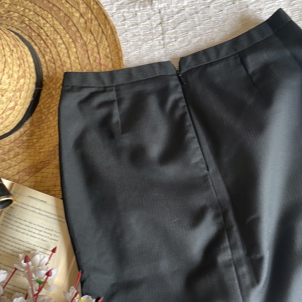 Pin striped Office skirt - knee length - Picture 8 of 9